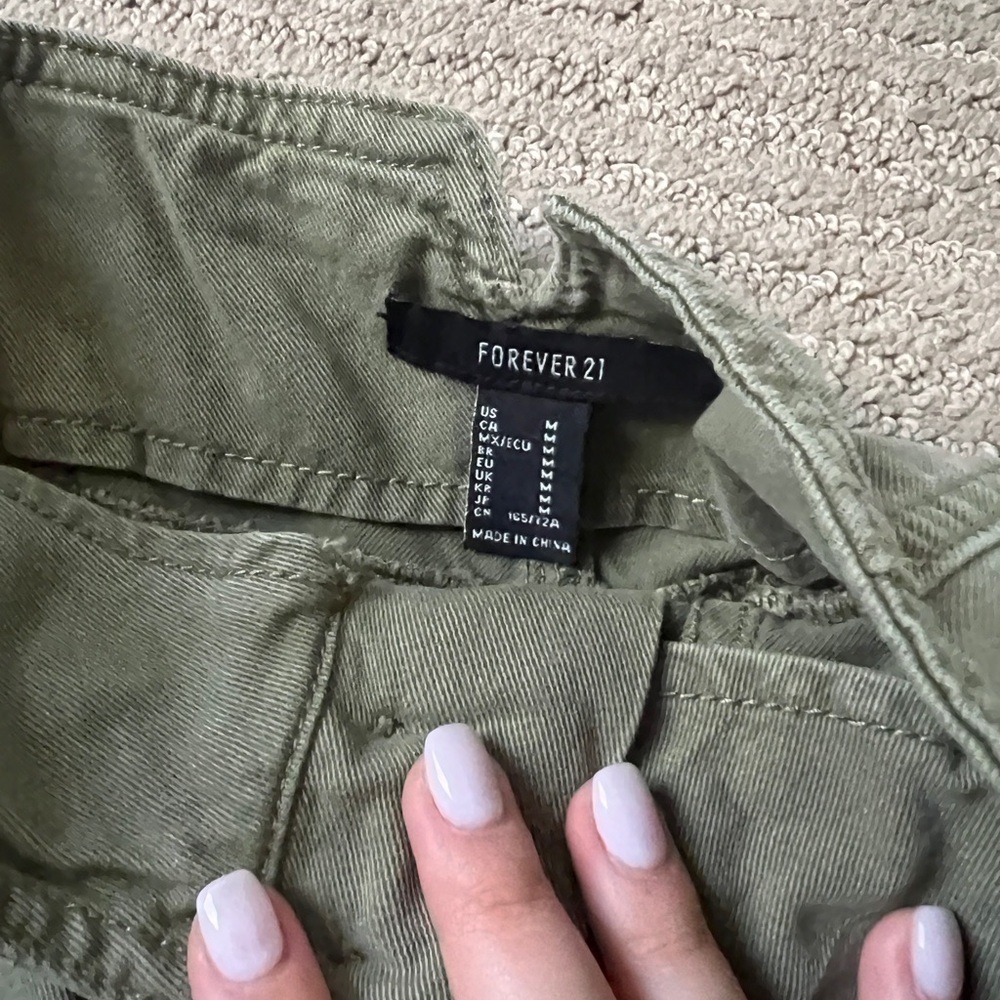 forever 21 - Olive green shorts size M - Picture 4 of 5